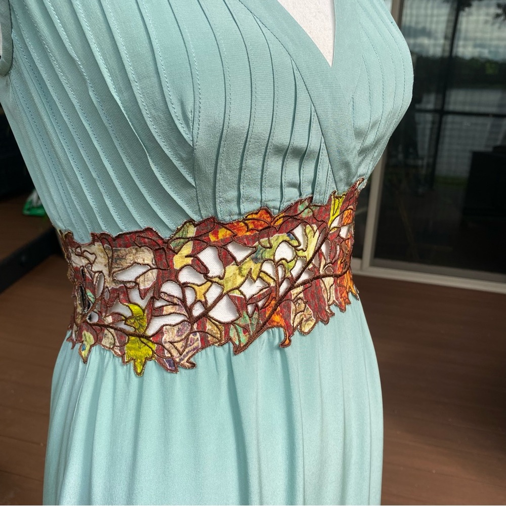 ⭐️SHANGHAI TANG⭐️ Seafoam Green Silk Dress with leaf embellishments ⭐️STUNNING - Picture 6 of 16